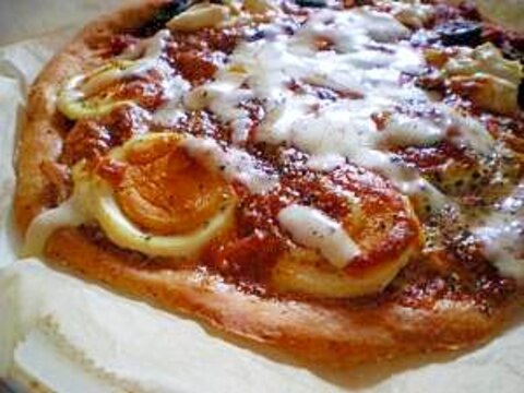 卵とツナのピザ